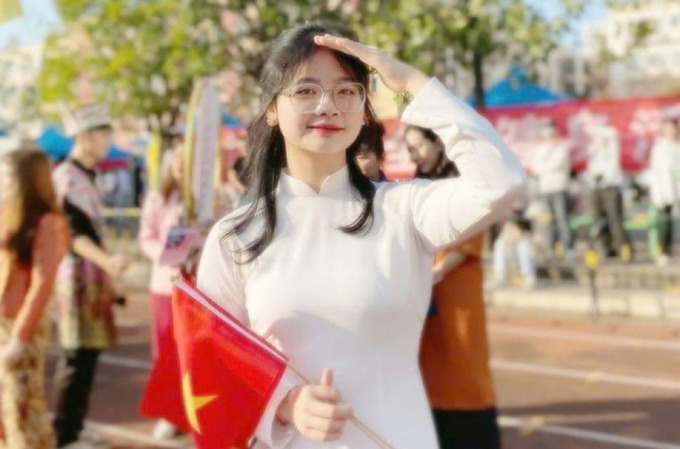 Hoang Thi Mu wears Vietnamese ao dai as she attend an event at Guangxi Arts University, November 10, 2024. Photo coutersy of Mu